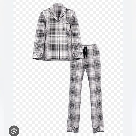 Victoria’s Secret Flannel long Pajamas set Black/White size S/P NWT in packaging - Picture 2 of 5